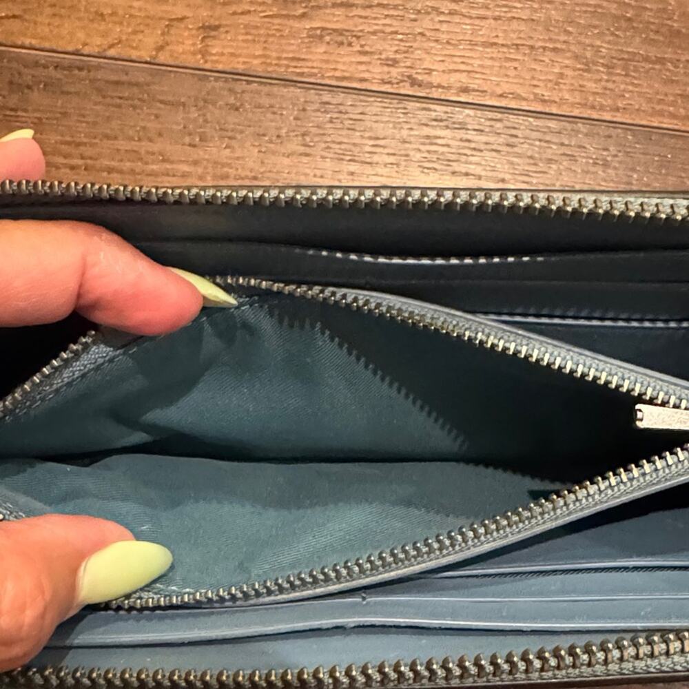 Coach Pre Owned Blue Leather Zip Wallet with Silver Logo few hairline marks. - Picture 6 of 12